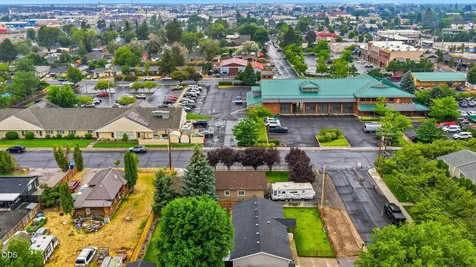 327 NW Elm Avenue Redmond OR 97756