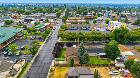 327 NW Elm Avenue Redmond OR 97756