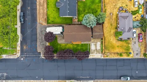327 NW Elm Avenue Redmond OR 97756