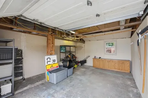 327 NW Elm Avenue Redmond OR 97756