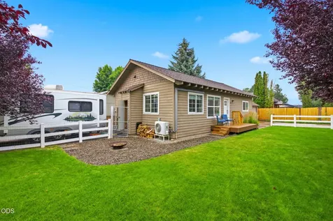 327 NW Elm Avenue Redmond OR 97756