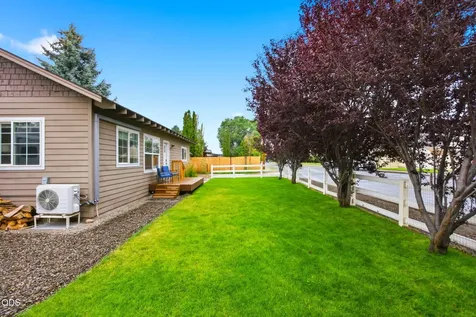 327 NW Elm Avenue Redmond OR 97756