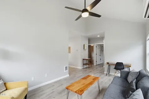 327 NW Elm Avenue Redmond OR 97756