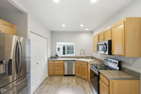 327 NW Elm Avenue Redmond OR 97756
