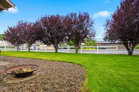 327 NW Elm Avenue Redmond OR 97756