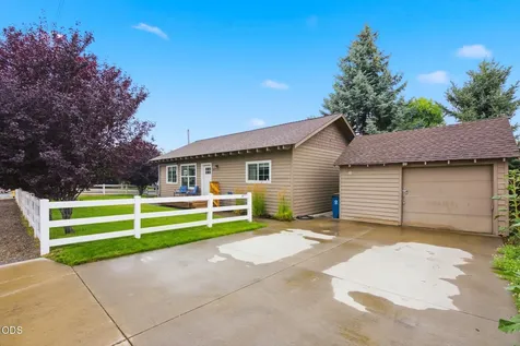 327 NW Elm Avenue Redmond OR 97756