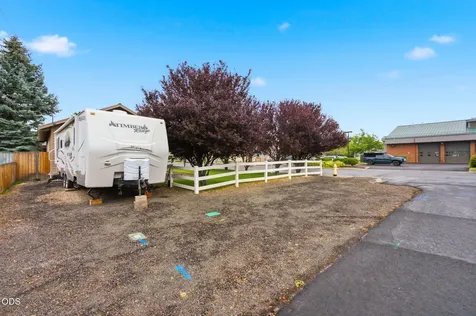 327 NW Elm Avenue Redmond OR 97756