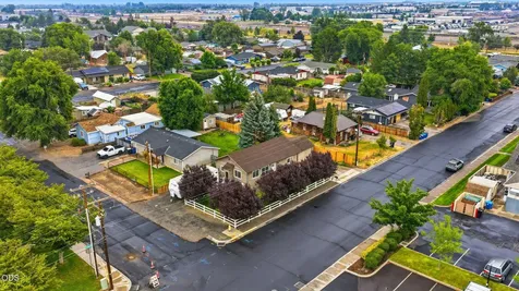 327 NW Elm Avenue Redmond OR 97756