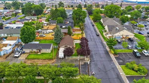 327 NW Elm Avenue Redmond OR 97756