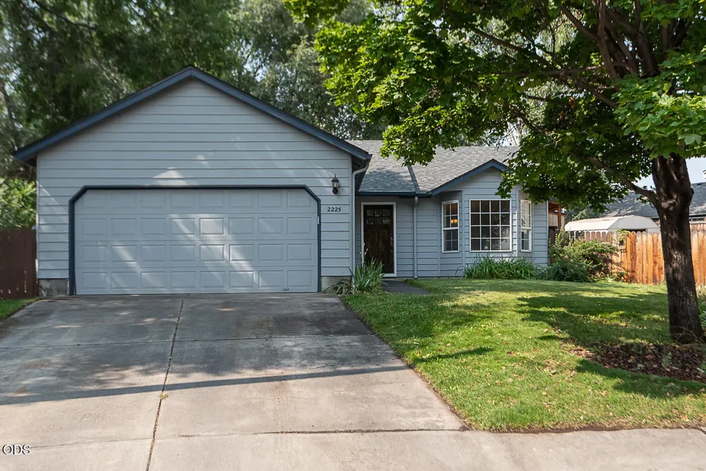 2225 SW 30th Court Redmond OR 97756