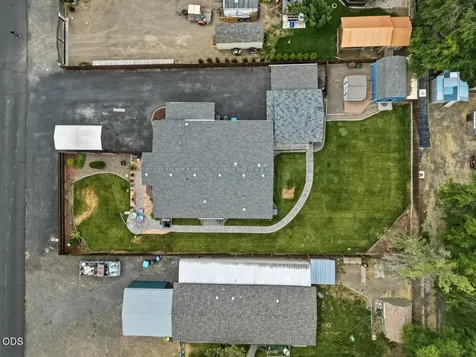3737 NW Oak Avenue Redmond OR 97756