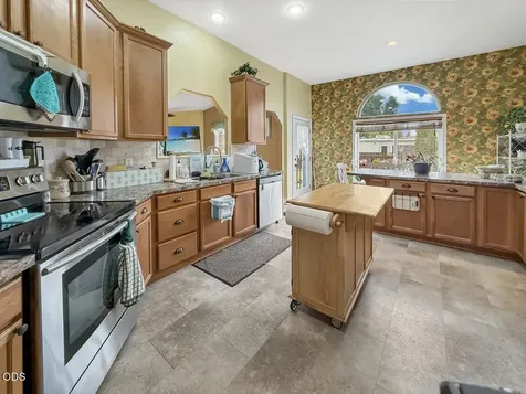 3737 NW Oak Avenue Redmond OR 97756