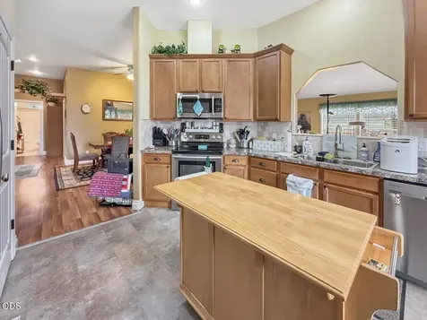 3737 NW Oak Avenue Redmond OR 97756