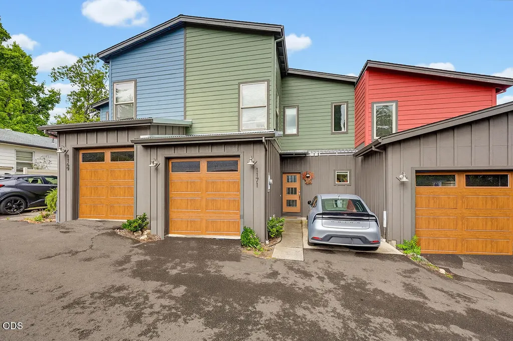 1169 Iowa Street Ashland OR 97520