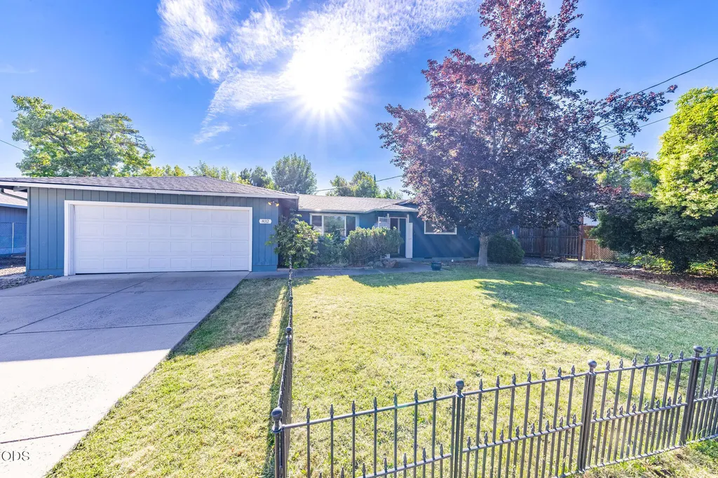 832 La Loma Drive Medford OR 97504