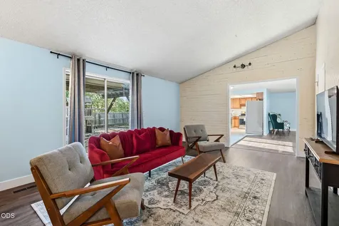 832 La Loma Drive Medford OR 97504