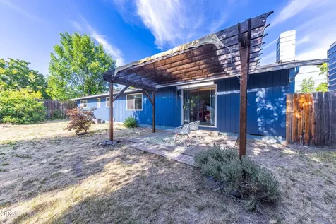 832 La Loma Drive Medford OR 97504