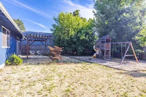 832 La Loma Drive Medford OR 97504
