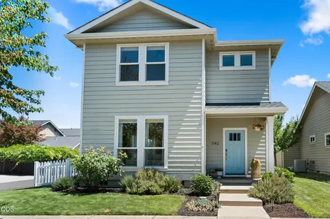 1142 N Haskell Street Central Point OR 97502