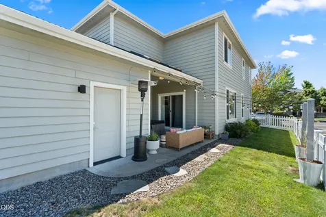 1142 N Haskell Street Central Point OR 97502