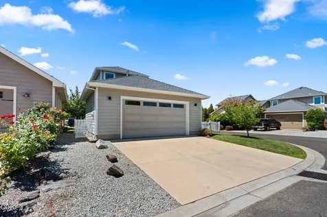 1142 N Haskell Street Central Point OR 97502