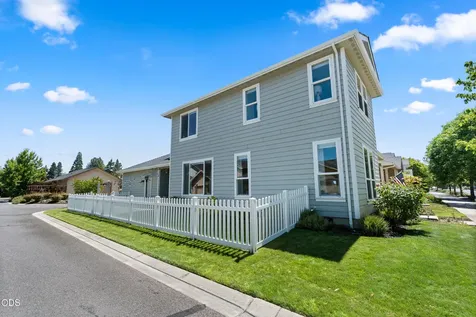 1142 N Haskell Street Central Point OR 97502