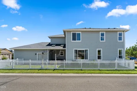 1142 N Haskell Street Central Point OR 97502