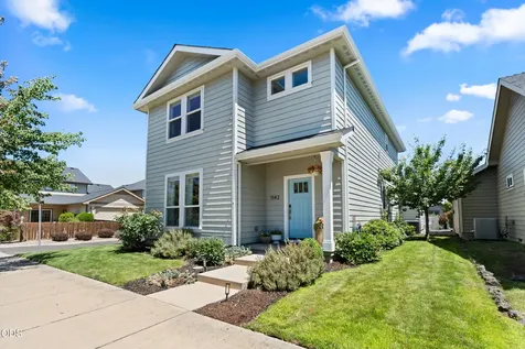 1142 N Haskell Street Central Point OR 97502