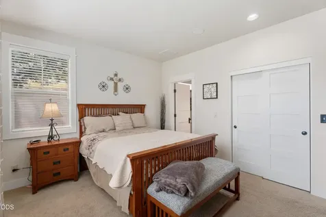 320 Split Rail Lane Redmond OR 97756