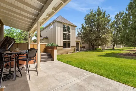 320 Split Rail Lane Redmond OR 97756
