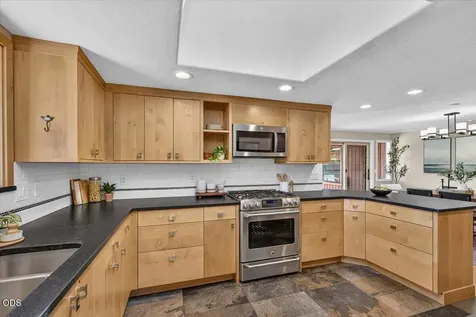 1056 Beswick Way Ashland OR 97520