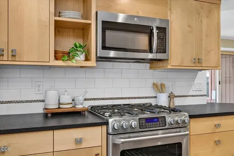 1056 Beswick Way Ashland OR 97520