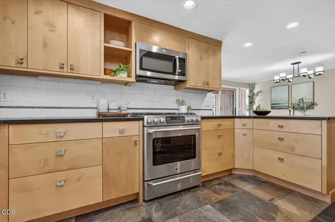 1056 Beswick Way Ashland OR 97520