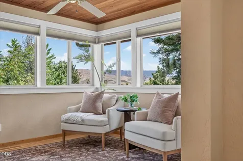 1056 Beswick Way Ashland OR 97520
