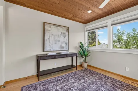 1056 Beswick Way Ashland OR 97520