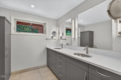 1056 Beswick Way Ashland OR 97520