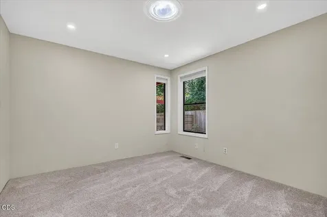 1056 Beswick Way Ashland OR 97520