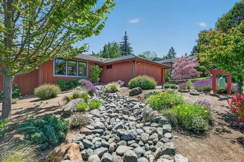 1056 Beswick Way Ashland OR 97520