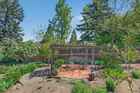 1056 Beswick Way Ashland OR 97520
