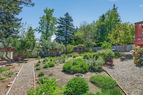 1056 Beswick Way Ashland OR 97520