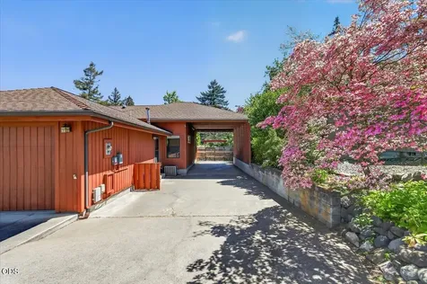 1056 Beswick Way Ashland OR 97520
