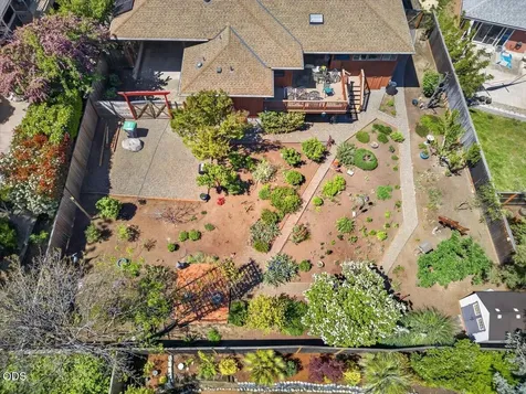 1056 Beswick Way Ashland OR 97520