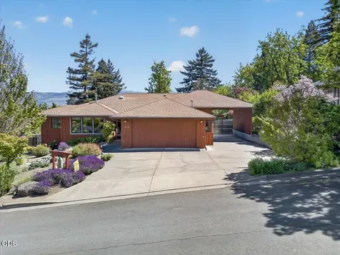 1056 Beswick Way Ashland OR 97520