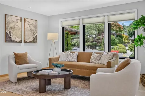 1056 Beswick Way Ashland OR 97520