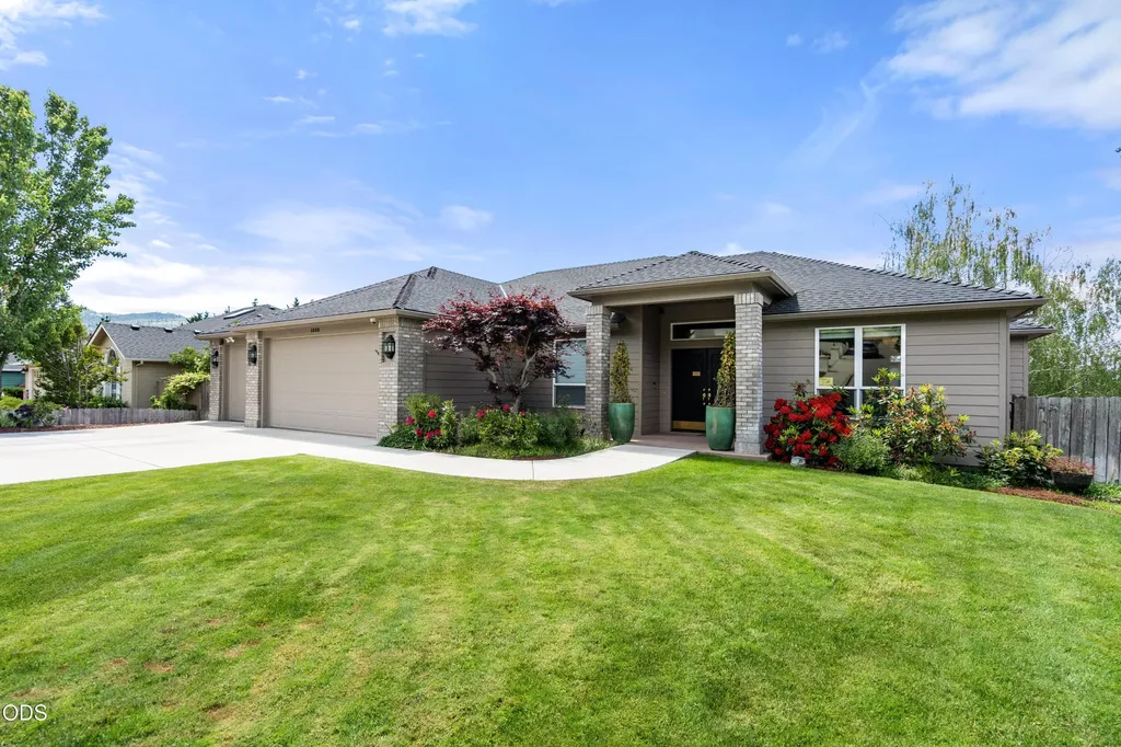 4680 Cloudcrest Drive Medford OR 97504