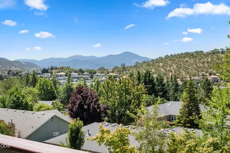 4680 Cloudcrest Drive Medford OR 97504