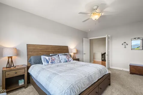 4680 Cloudcrest Drive Medford OR 97504