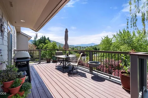4680 Cloudcrest Drive Medford OR 97504