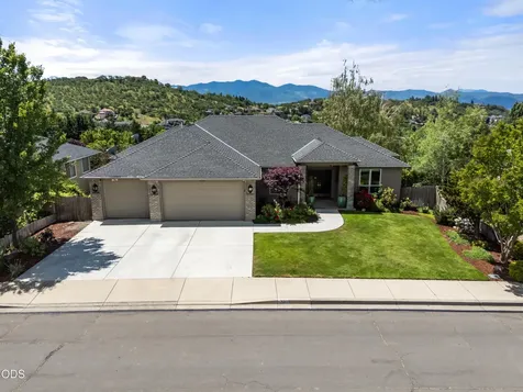 4680 Cloudcrest Drive Medford OR 97504