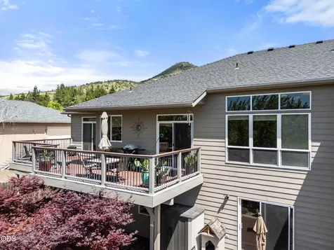 4680 Cloudcrest Drive Medford OR 97504